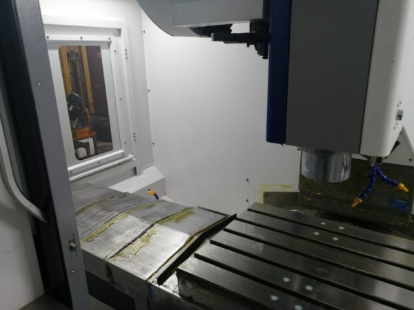 Вертикальный фрезерный трехосевой обрабатывающий центр с ЧПУ Z-MaT VMC1050 - Фото №18