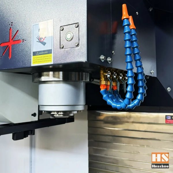 Вертикальный фрезерный трехосевой обрабатывающий центр с ЧПУ HUASHUO VMC-1050 - Фото №3