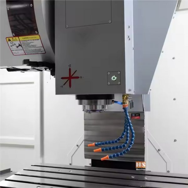 Вертикальный фрезерный трехосевой обрабатывающий центр с ЧПУ HUASHUO VMC-850 - Фото №2